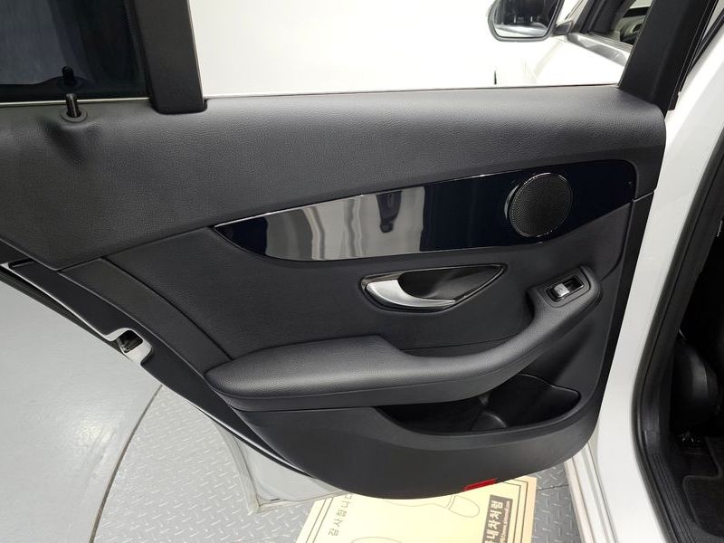 2020 Mercedes-Benz C-Class C200 photo 26