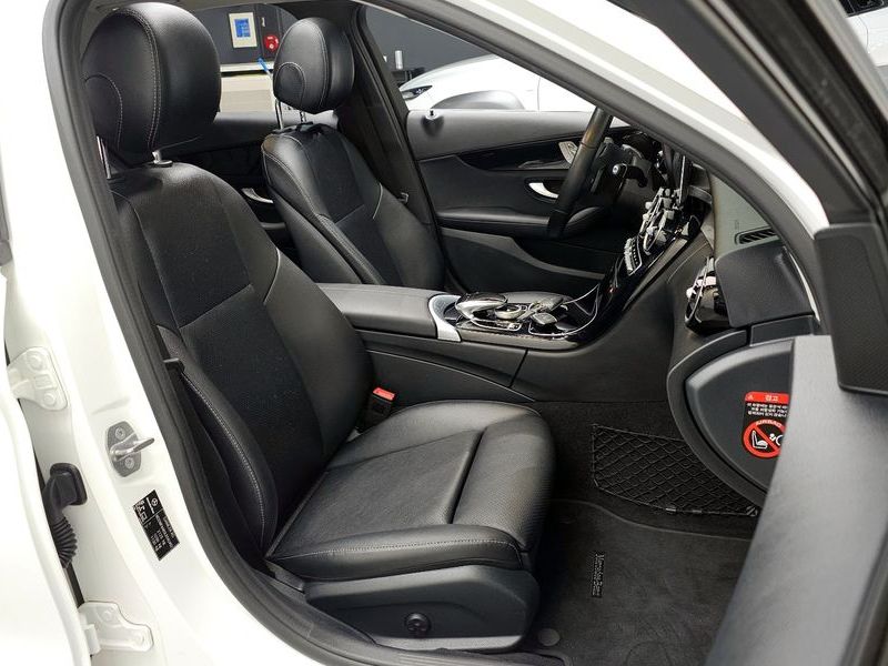 2020 Mercedes-Benz C-Class C200 photo 27