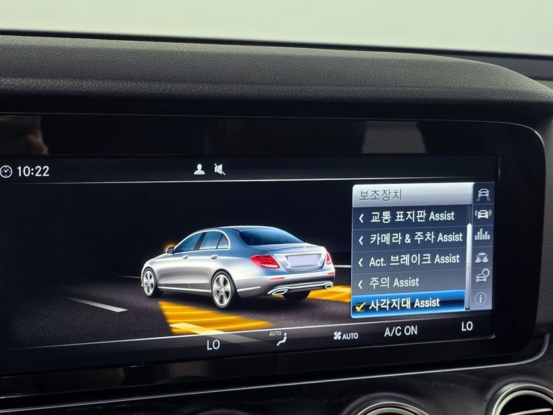 2017 Mercedes-Benz E-Class E200 Avantgarde photo 16