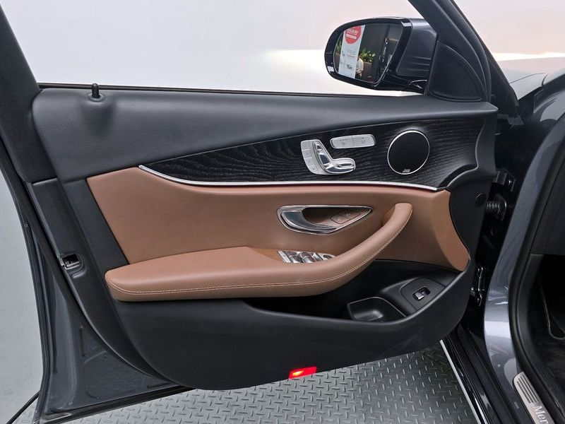 2017 Mercedes-Benz E-Class E200 Avantgarde photo 24