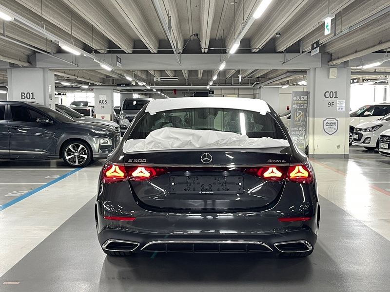 2026 Mercedes-Benz E-Class E300 4MATIC AMG Line photo 7