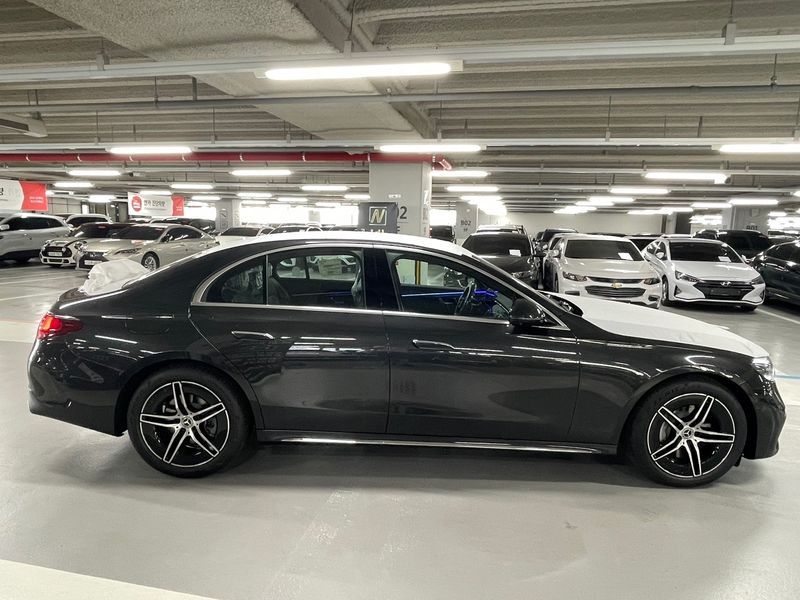 2026 Mercedes-Benz E-Class E300 4MATIC AMG Line photo 8