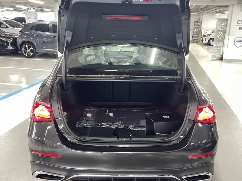 2026 Mercedes-Benz E-Class E300 4MATIC AMG Line photo 11