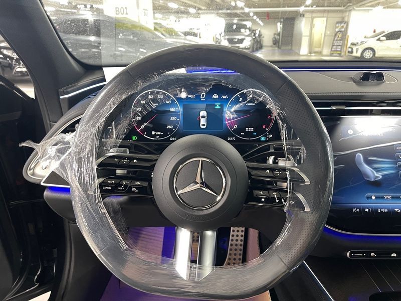 2026 Mercedes-Benz E-Class E300 4MATIC AMG Line photo 14