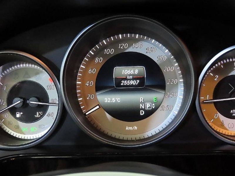 2014 Mercedes-Benz E-Class E220 Bluetec Avantgarde photo 9