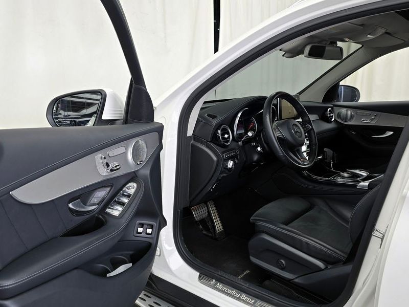2019 Mercedes-Benz C-Class GLC350e 4MATIC Premium photo 10
