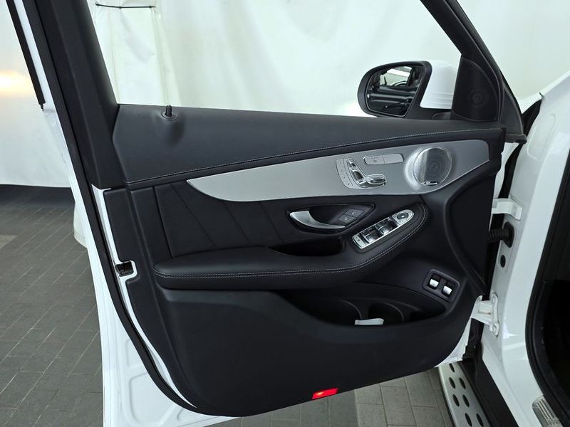 2019 Mercedes-Benz C-Class GLC350e 4MATIC Premium photo 24