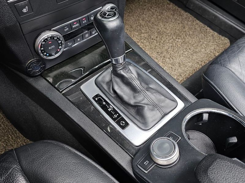 2012 Mercedes-Benz GLK-Class GLK220 CDI BlueEFFICIENCY photo 9