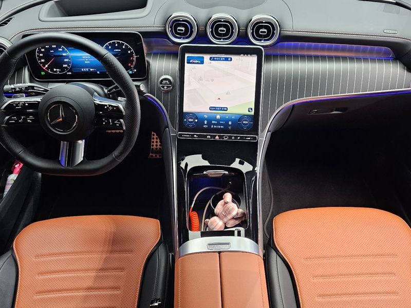 2026 Mercedes-Benz C-Class GLC300 4MATIC AMG Line photo 7