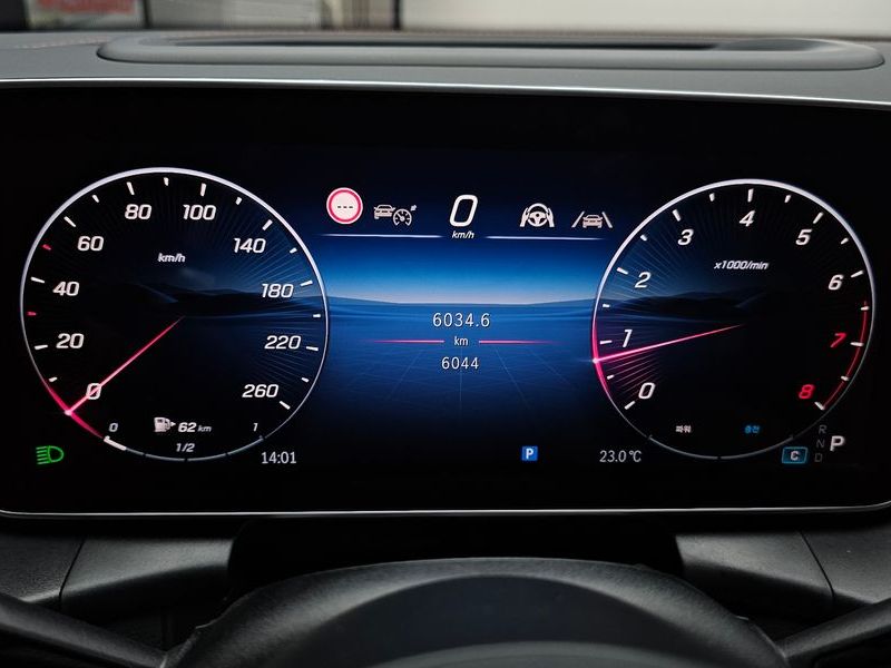 2026 Mercedes-Benz C-Class GLC300 4MATIC AMG Line photo 8