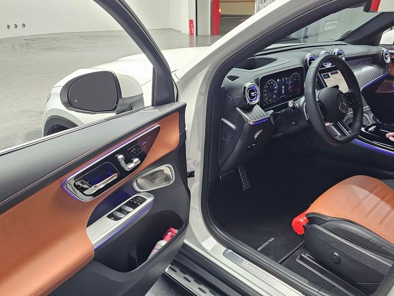 2026 Mercedes-Benz C-Class GLC300 4MATIC AMG Line photo 10