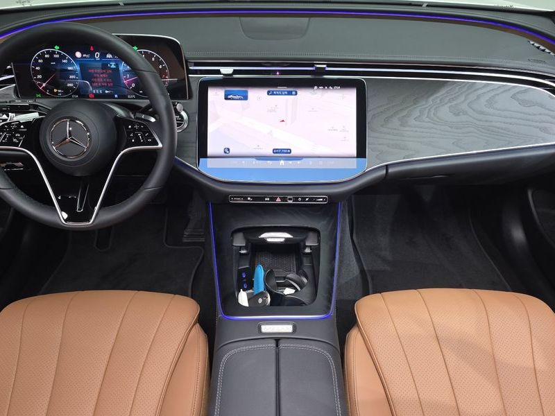2026 Mercedes-Benz E-Class E200 Avantgarde photo 7