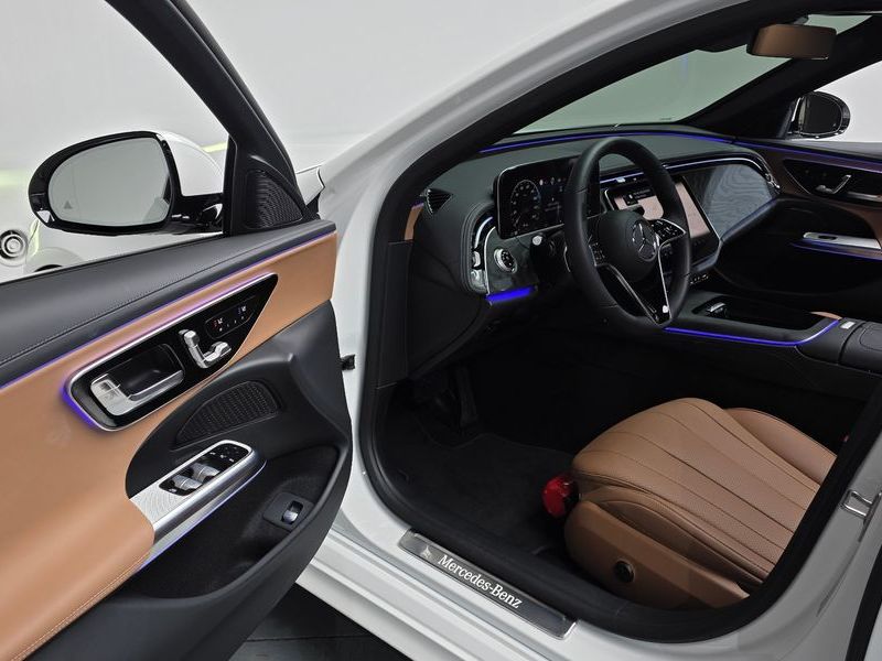 2026 Mercedes-Benz E-Class E200 Avantgarde photo 10