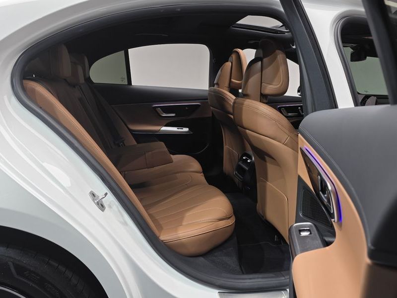2026 Mercedes-Benz E-Class E200 Avantgarde photo 12