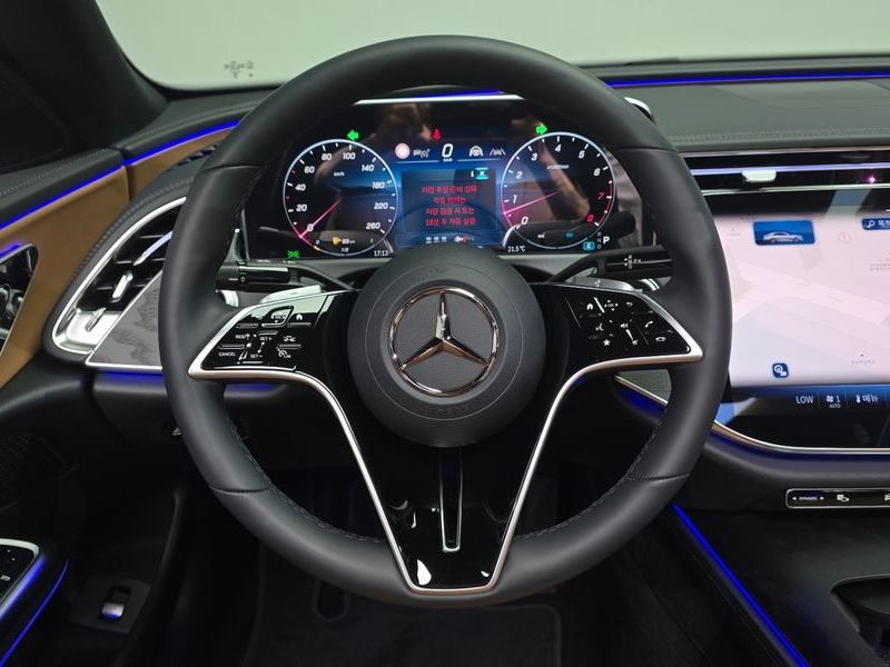 2026 Mercedes-Benz E-Class E200 Avantgarde photo 13
