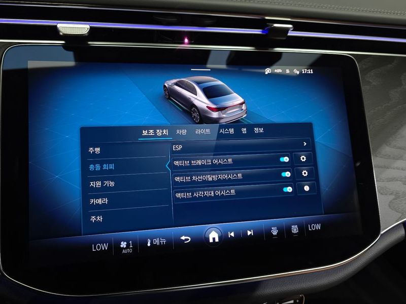 2026 Mercedes-Benz E-Class E200 Avantgarde photo 16