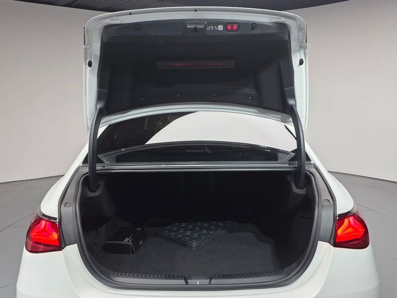 2026 Mercedes-Benz E-Class E200 Avantgarde photo 20
