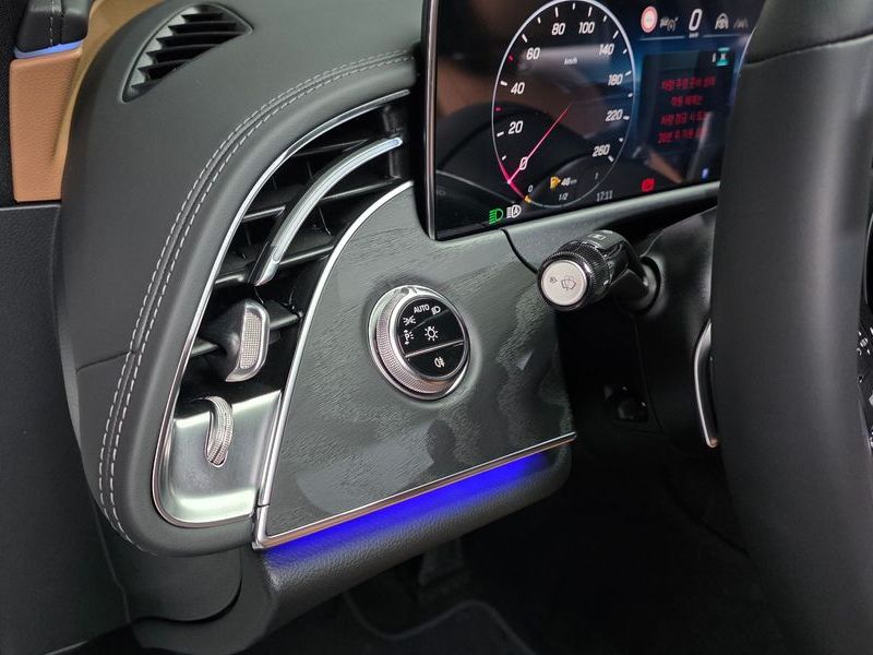 2026 Mercedes-Benz E-Class E200 Avantgarde photo 28