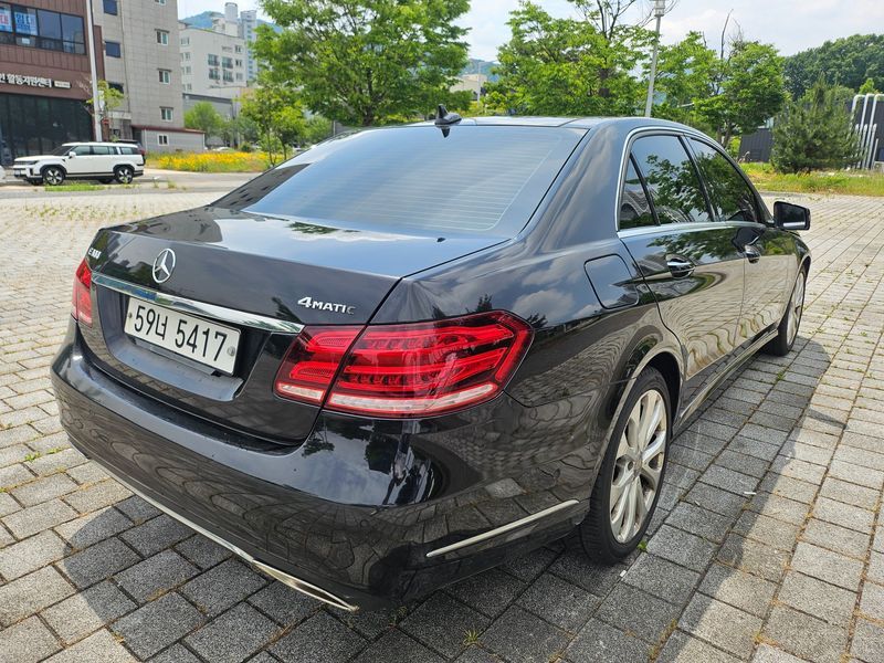 2014 Mercedes-Benz E-Class E300 4MATIC Avantgarde photo 7