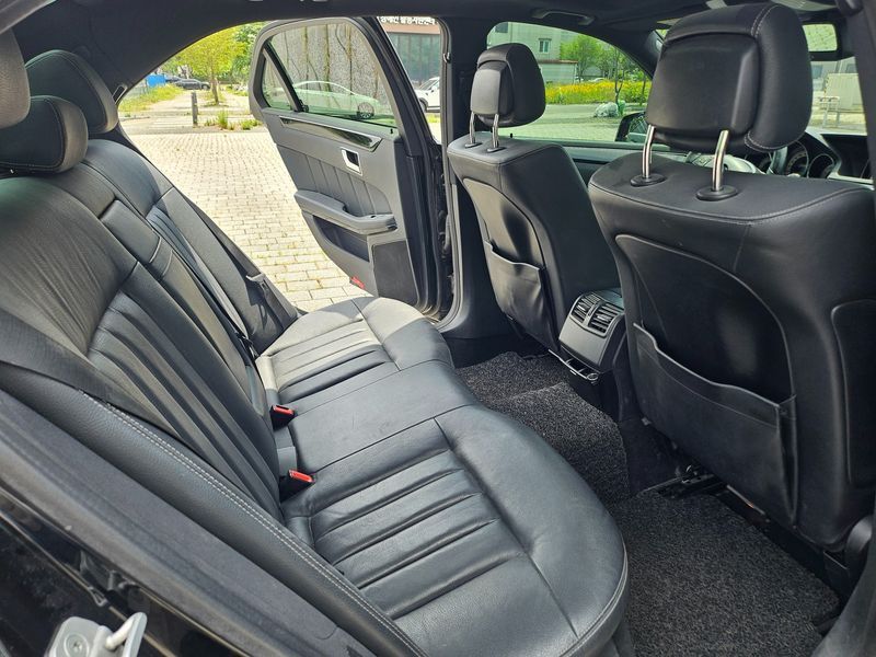 2014 Mercedes-Benz E-Class E300 4MATIC Avantgarde photo 9