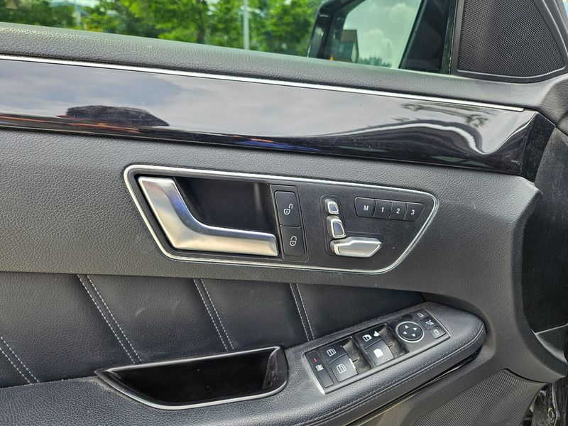 2014 Mercedes-Benz E-Class E300 4MATIC Avantgarde photo 11