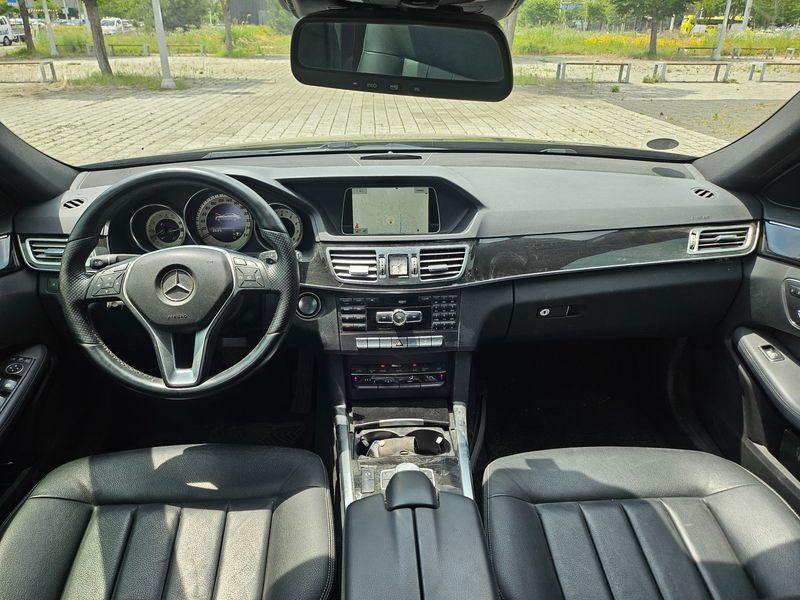 2014 Mercedes-Benz E-Class E300 4MATIC Avantgarde photo 14