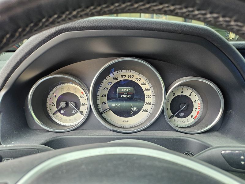 2014 Mercedes-Benz E-Class E300 4MATIC Avantgarde photo 19