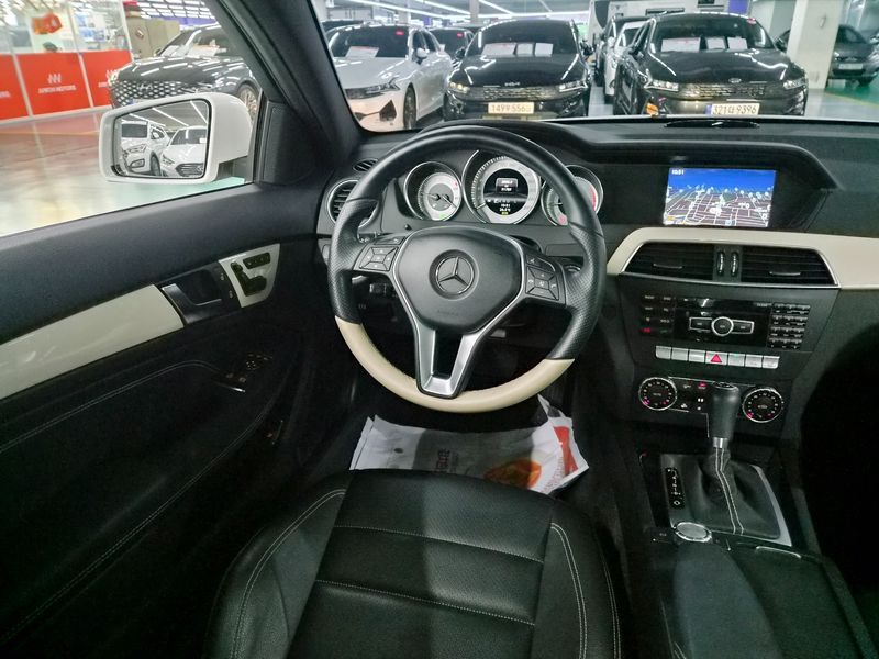 2013 Mercedes-Benz C-Class C220 CDI Coupe photo 13