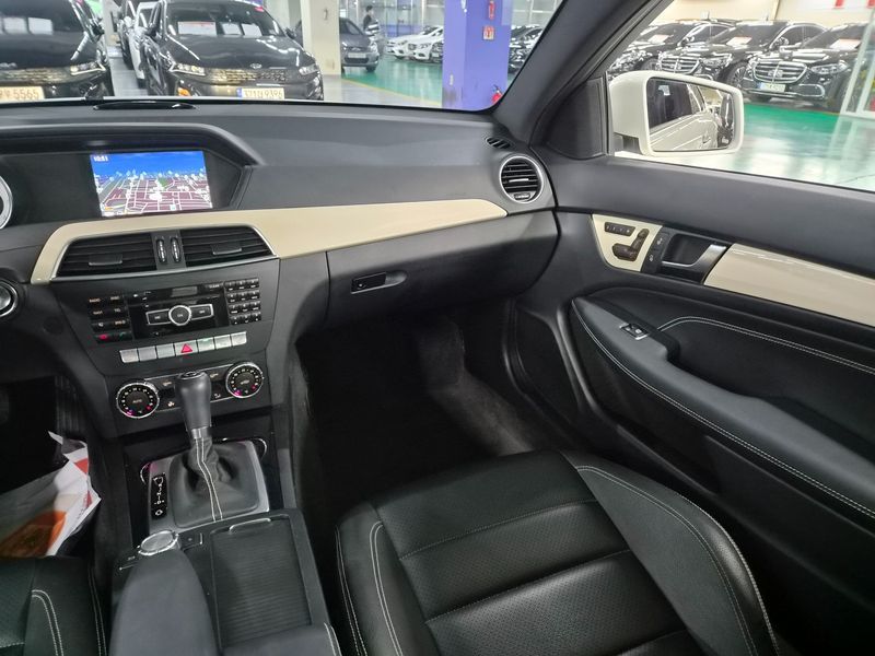 2013 Mercedes-Benz C-Class C220 CDI Coupe photo 14