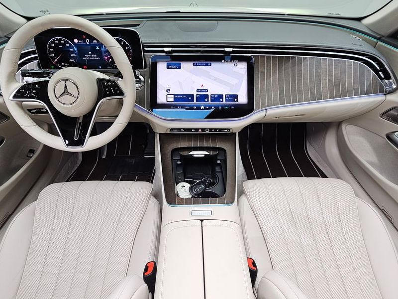 2026 Mercedes-Benz E-Class E300 4MATIC Exclusive photo 7