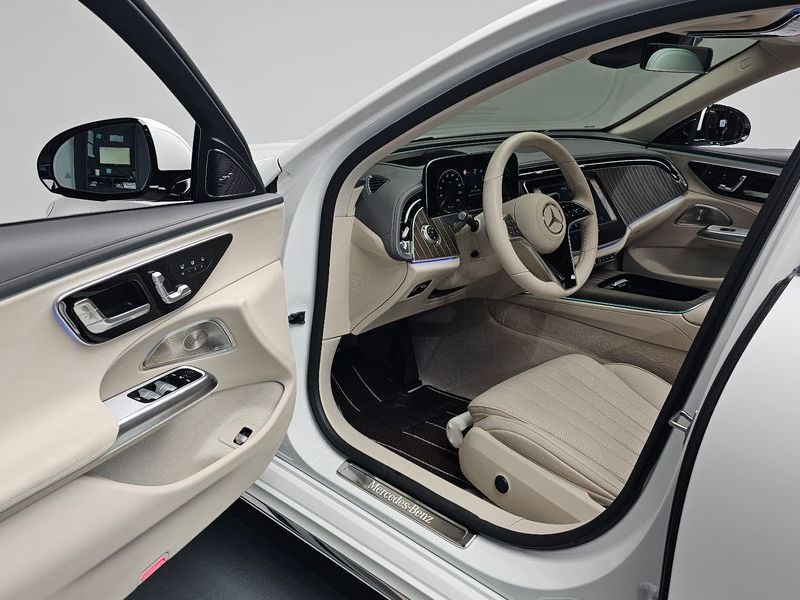 2026 Mercedes-Benz E-Class E300 4MATIC Exclusive photo 10
