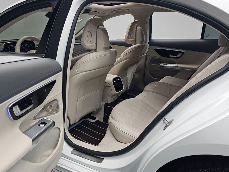 2026 Mercedes-Benz E-Class E300 4MATIC Exclusive photo 11