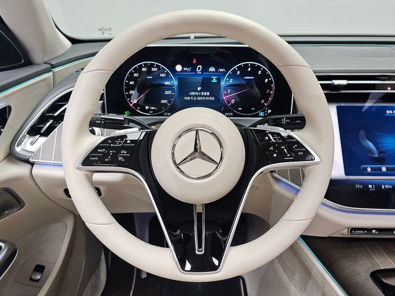 2026 Mercedes-Benz E-Class E300 4MATIC Exclusive photo 12