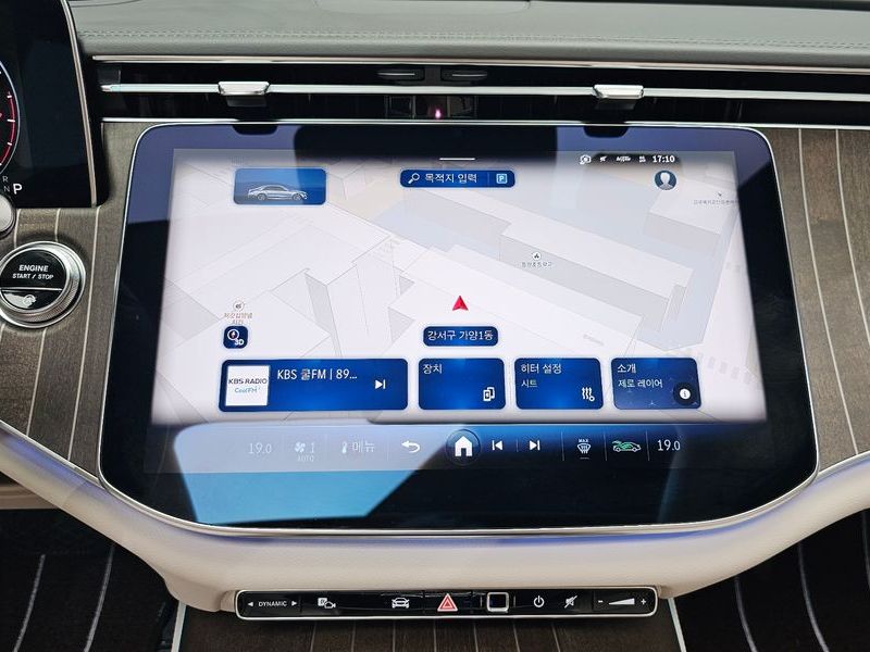 2026 Mercedes-Benz E-Class E300 4MATIC Exclusive photo 13