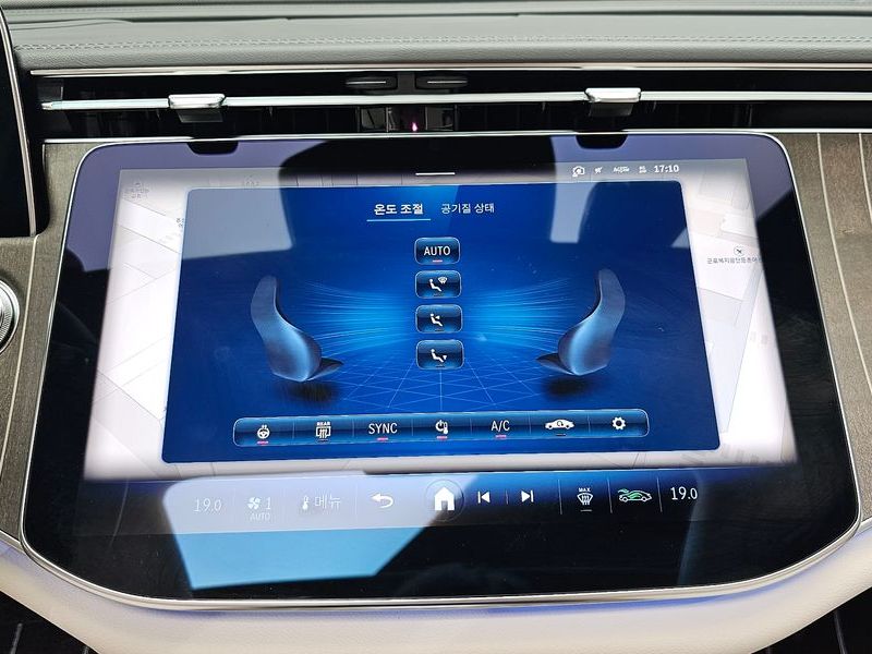2026 Mercedes-Benz E-Class E300 4MATIC Exclusive photo 14