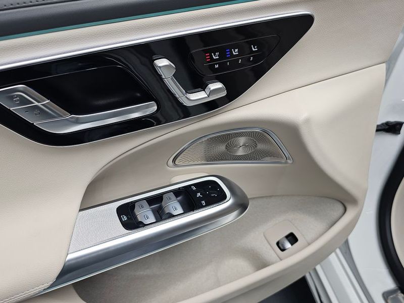 2026 Mercedes-Benz E-Class E300 4MATIC Exclusive photo 18