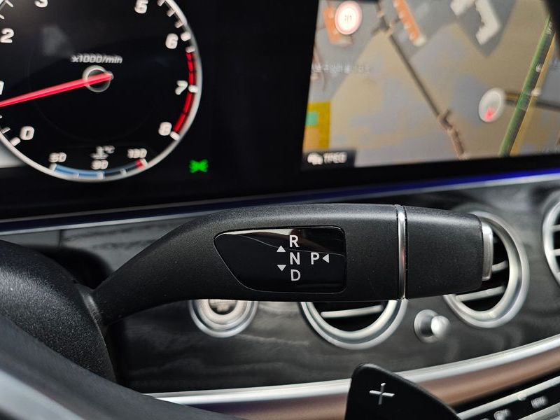 2019 Mercedes-Benz E-Class E300 4MATIC Avnatgarde photo 9