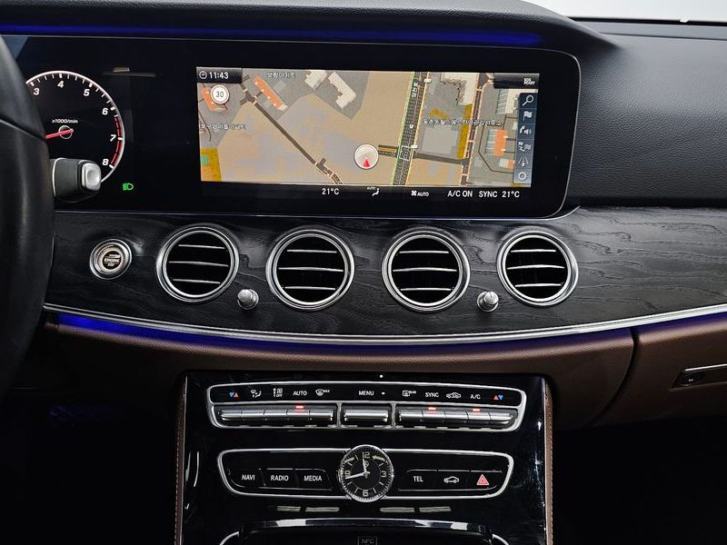 2019 Mercedes-Benz E-Class E300 4MATIC Avnatgarde photo 14