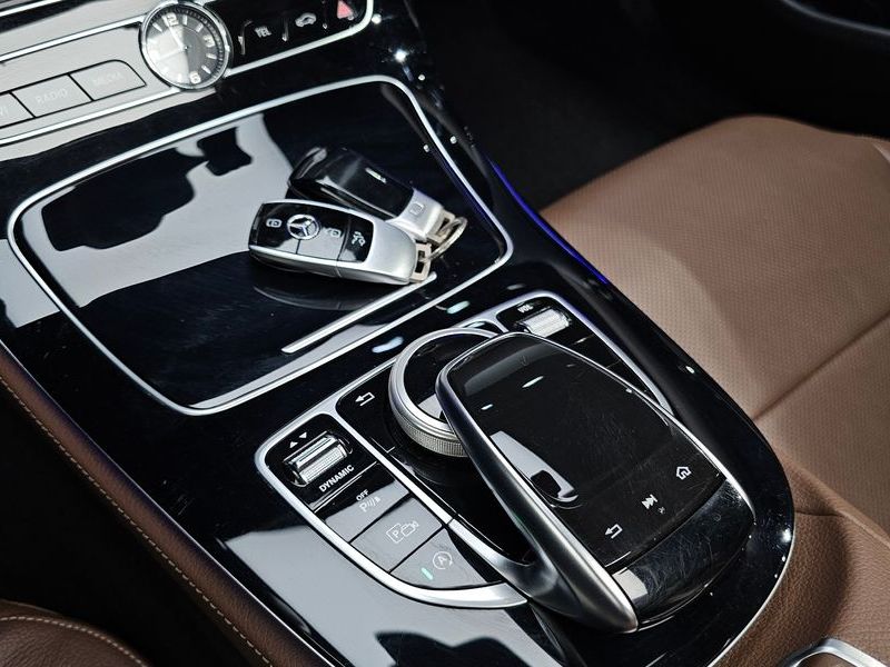 2019 Mercedes-Benz E-Class E300 4MATIC Avnatgarde photo 18