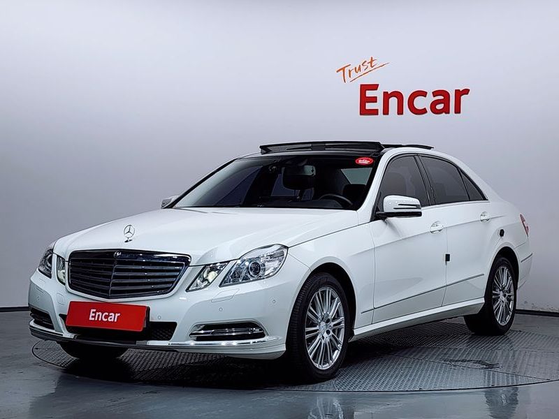 2012 Mercedes-Benz E-Class E300 Elegance photo 1