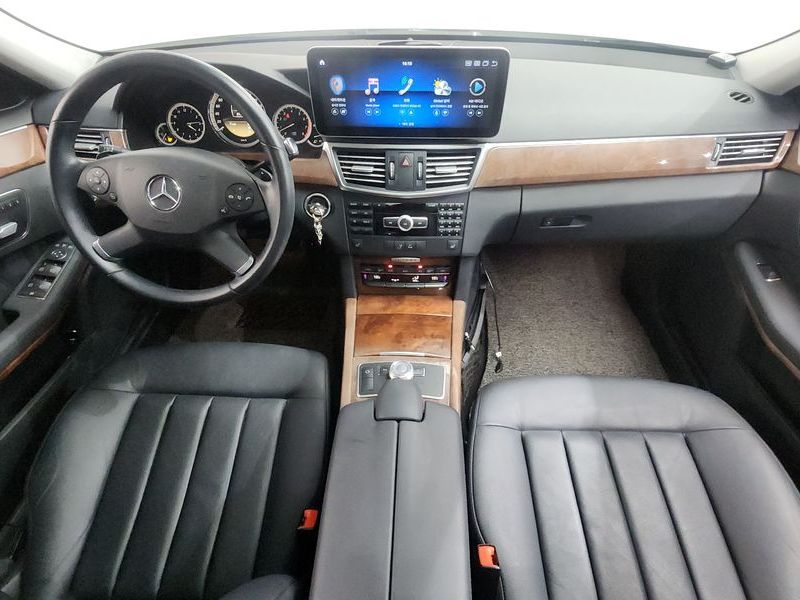 2012 Mercedes-Benz E-Class E300 Elegance photo 7