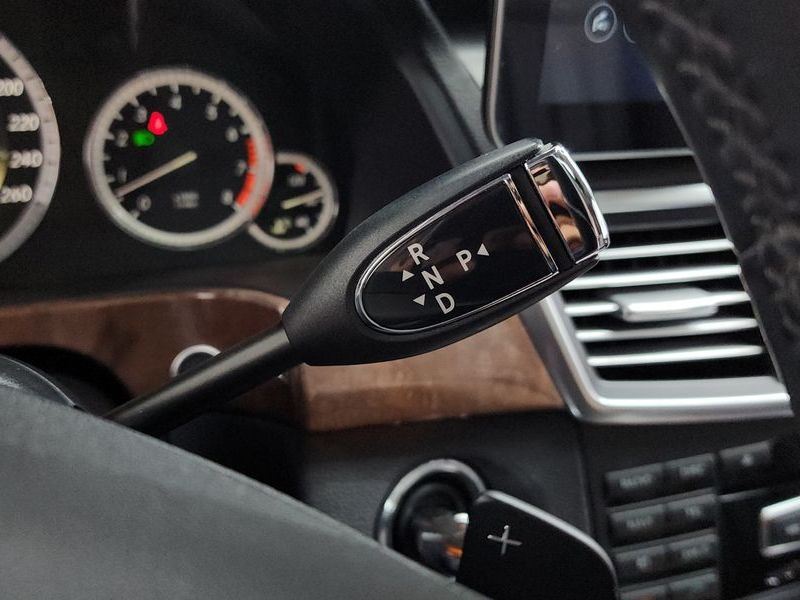 2012 Mercedes-Benz E-Class E300 Elegance photo 9