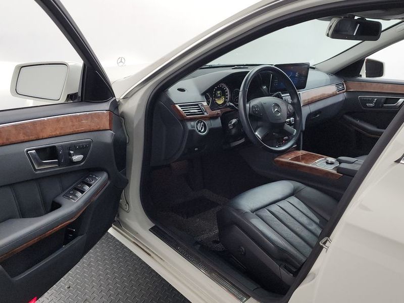 2012 Mercedes-Benz E-Class E300 Elegance photo 10