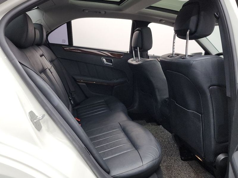 2012 Mercedes-Benz E-Class E300 Elegance photo 11