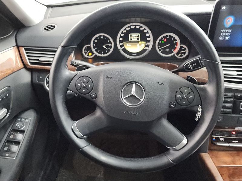 2012 Mercedes-Benz E-Class E300 Elegance photo 12