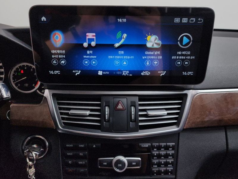 2012 Mercedes-Benz E-Class E300 Elegance photo 20