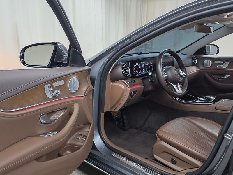 2019 Mercedes-Benz E-Class E300e Exclusive photo 10