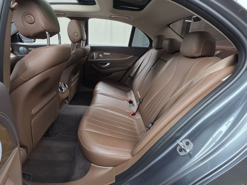 2019 Mercedes-Benz E-Class E300e Exclusive photo 12