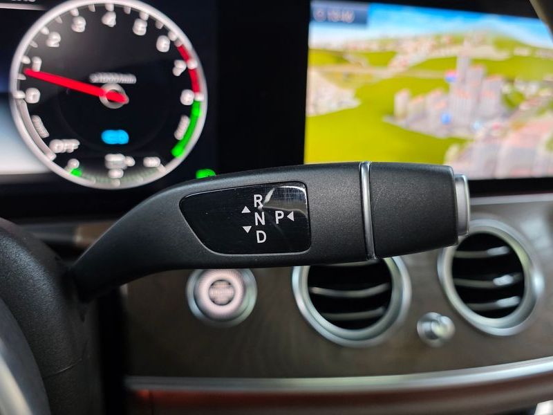 2019 Mercedes-Benz E-Class E300e Exclusive photo 18