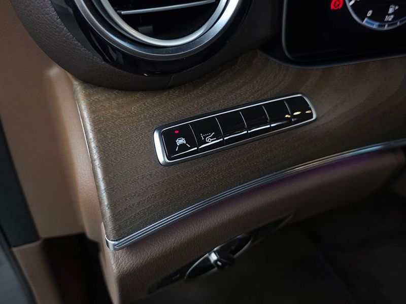 2019 Mercedes-Benz E-Class E300e Exclusive photo 20